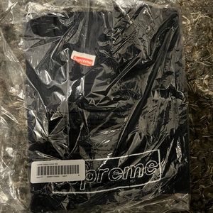 Supreme KAWS Chalk Logo Tee Navy Size M